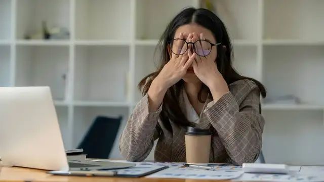 Slow Living vs Hustle Culture: Formula Baru Wanita Karir 2025 untuk Hidup Produktif Tanpa Burnout